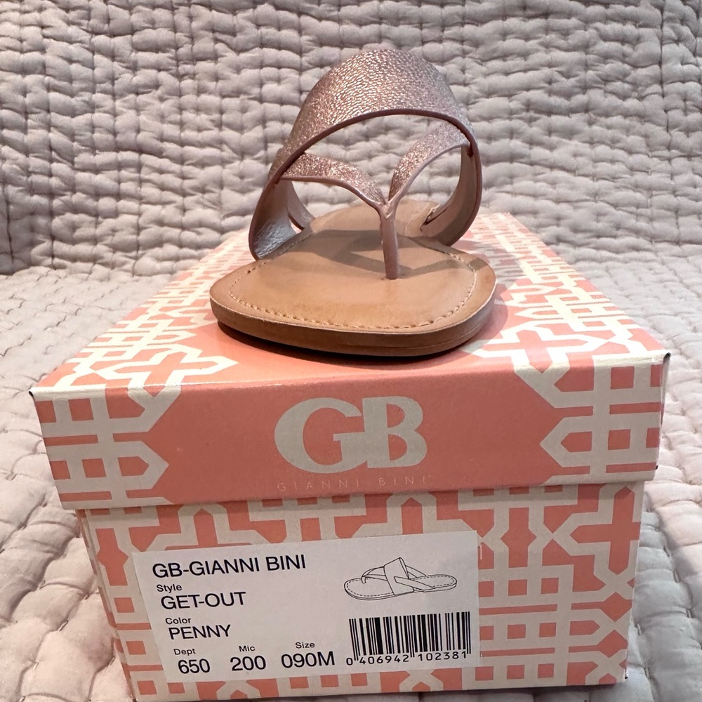 Gianni Bini Penny color Sandals with Modern Design (NEW)